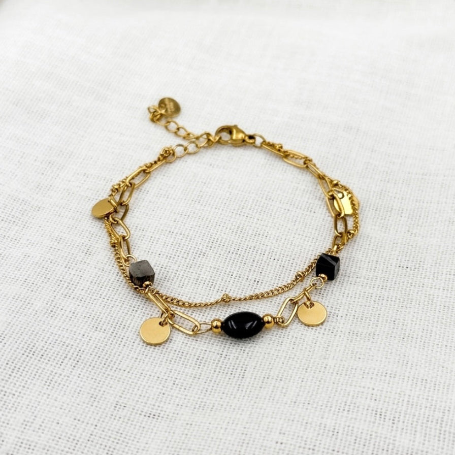 Armbandje zwarte steentjes