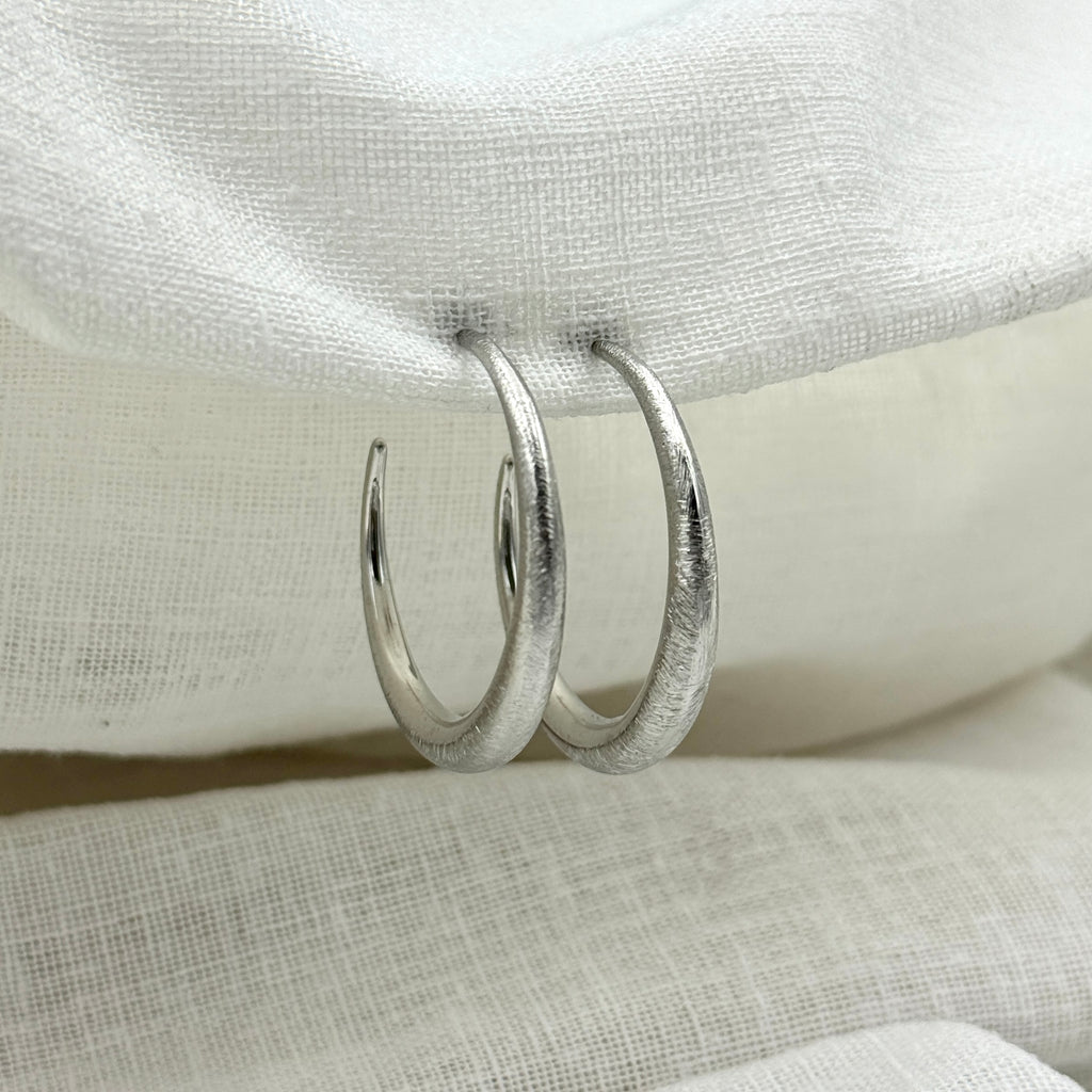Oorbellen brushed basic hoops zilver