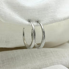 Oorbellen brushed basic hoops zilver