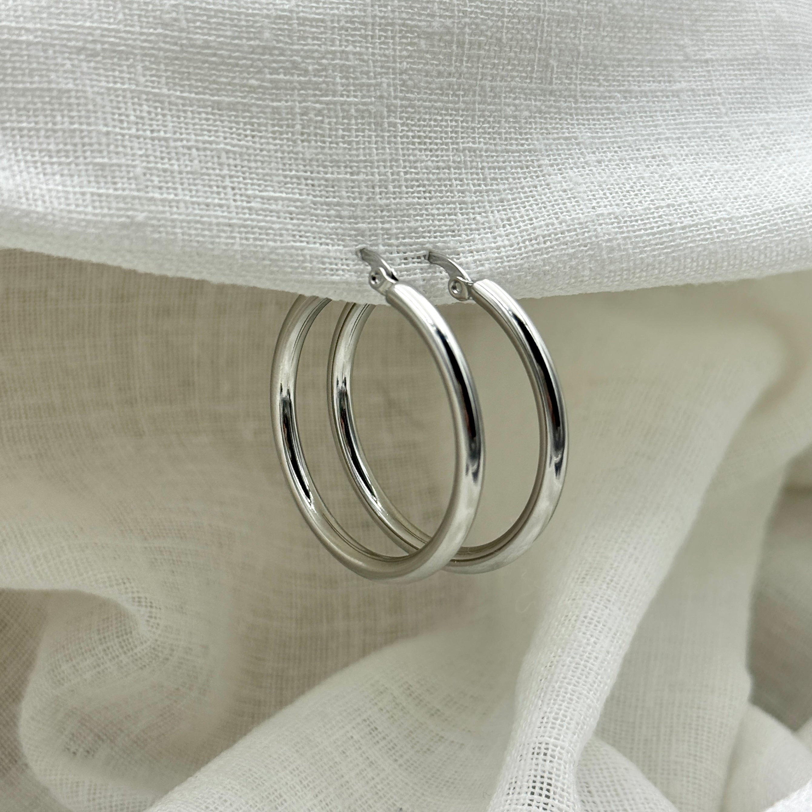 Oorbellen basic zilveren hoops 3cm