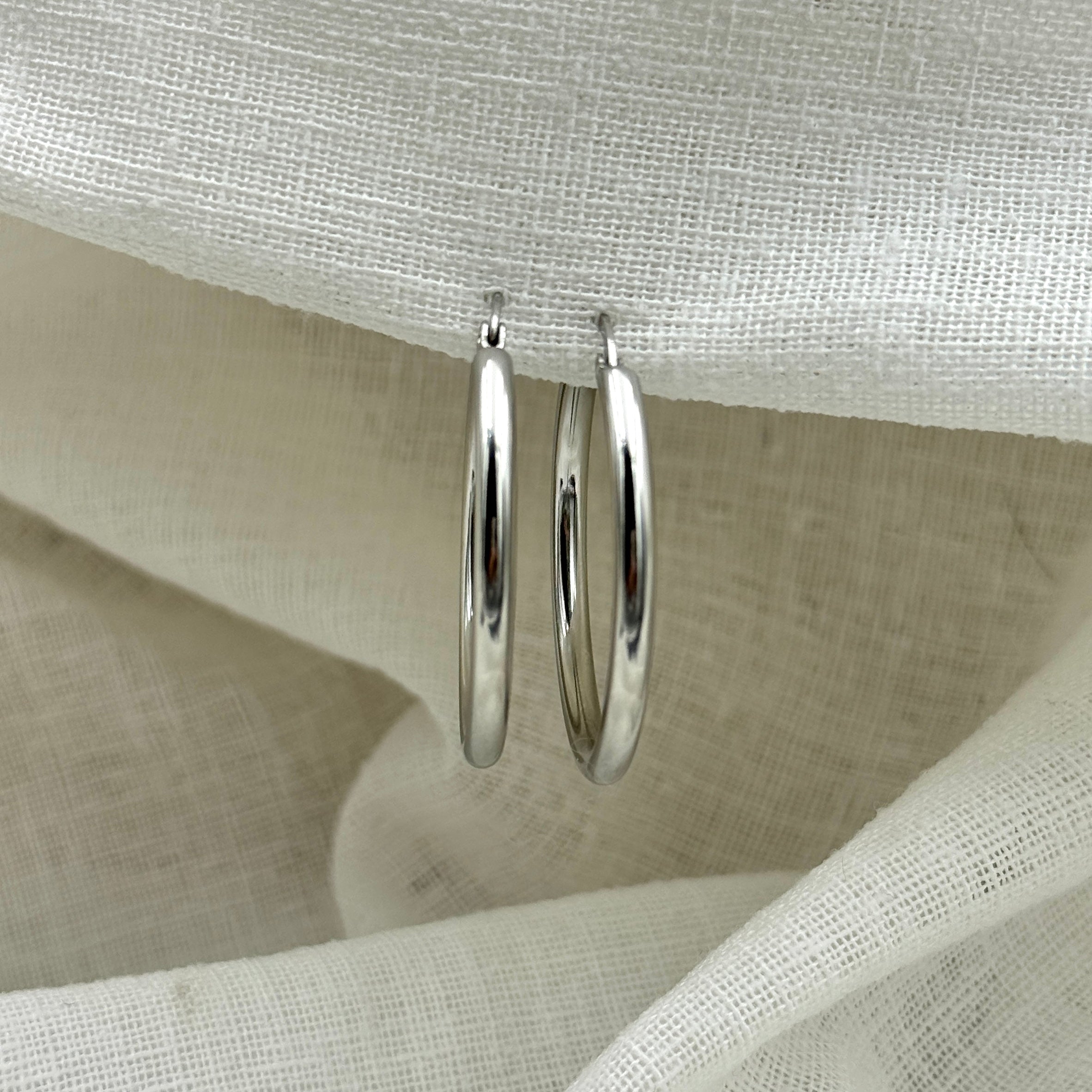 Oorbellen basic zilveren hoops 3cm