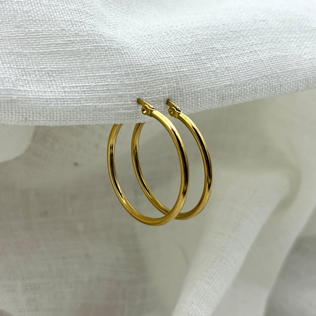 Oorbellen basic goudkleurige hoops 3.5 cm