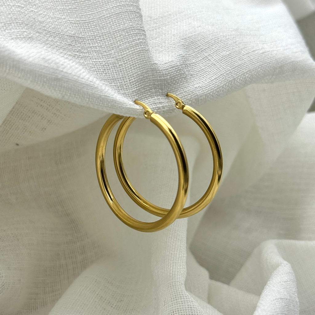 Oorbellen basic goudkleurige hoops 3.5 cm