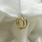 Oorbellen basic goudkleurige hoops 2.5 cm