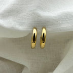 Oorbellen basic goudkleurige halve hoops 2.5 cm