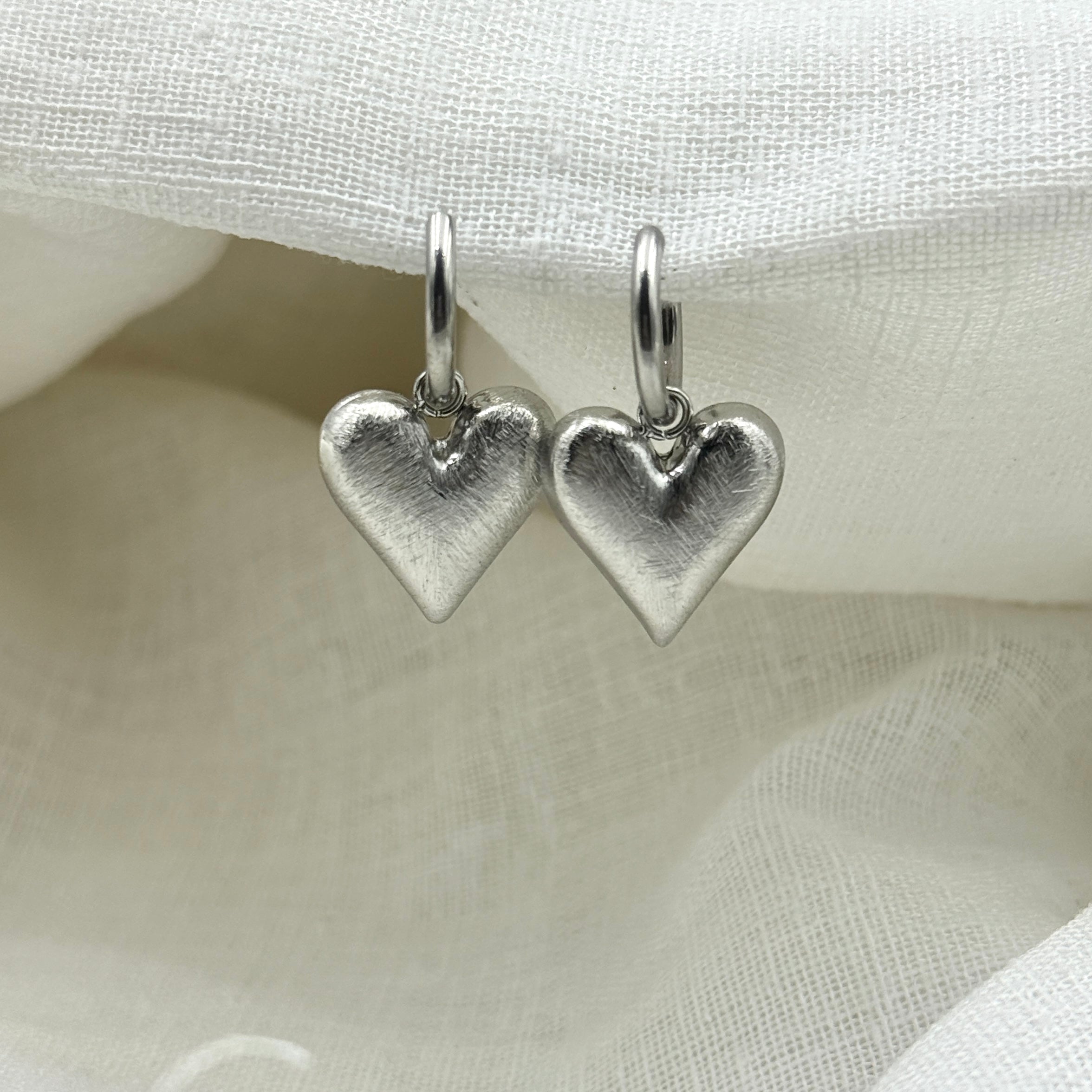 Oorbellen brushed heart
