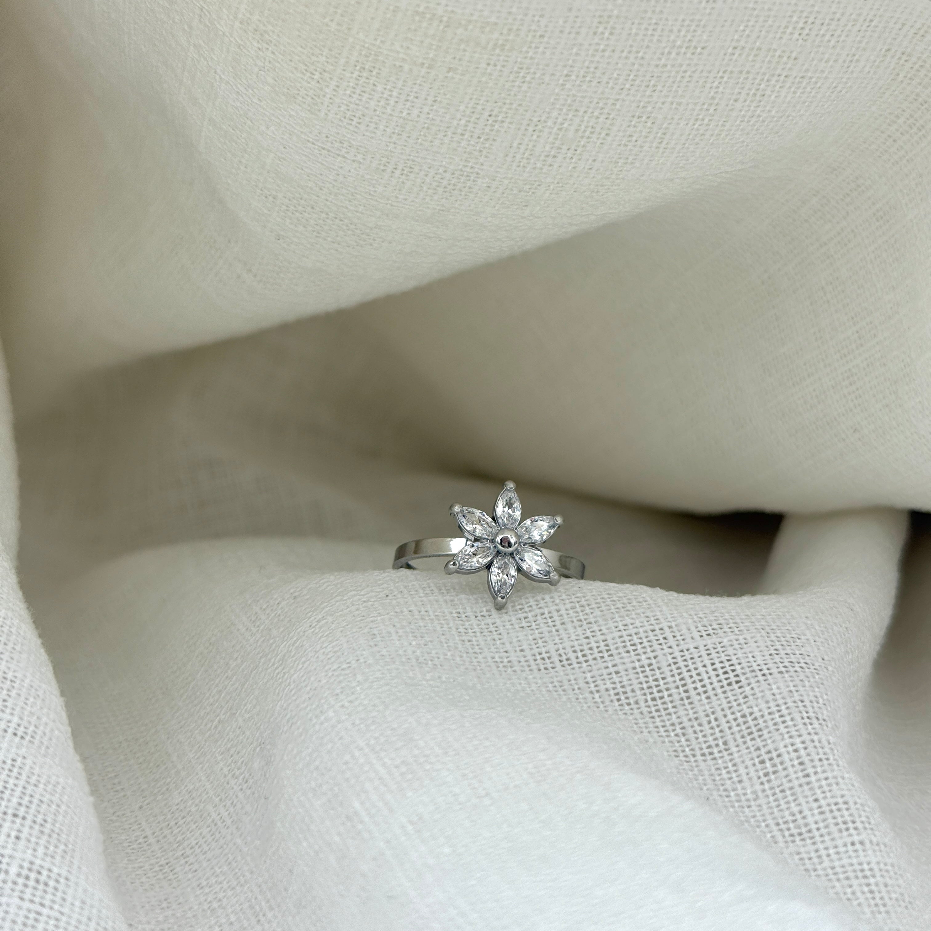 Ring shiny flower