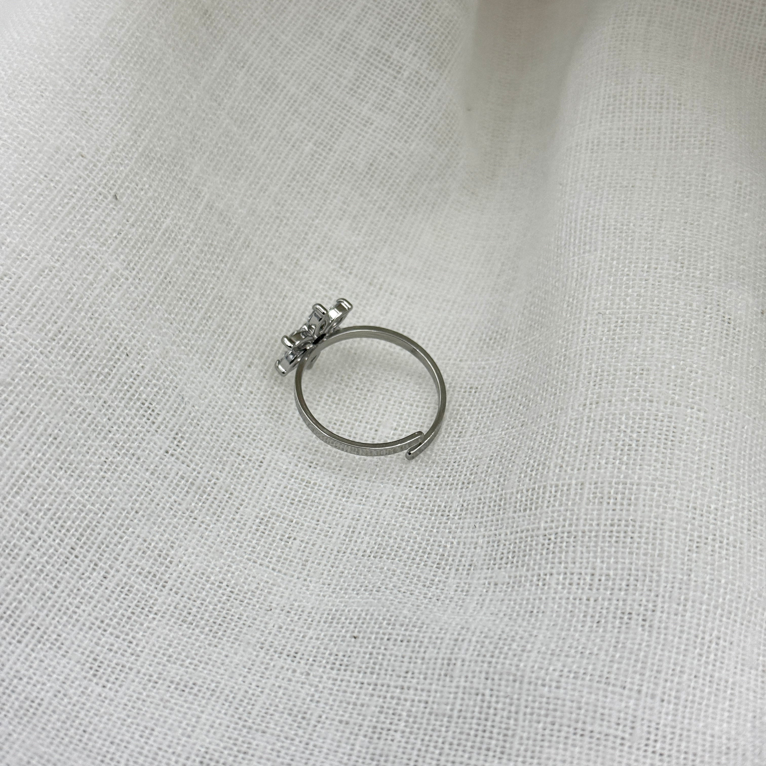 Ring shiny flower