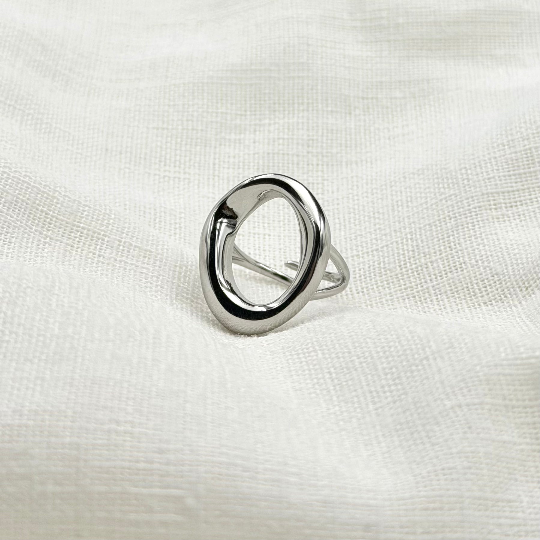 Strong Silver Oval