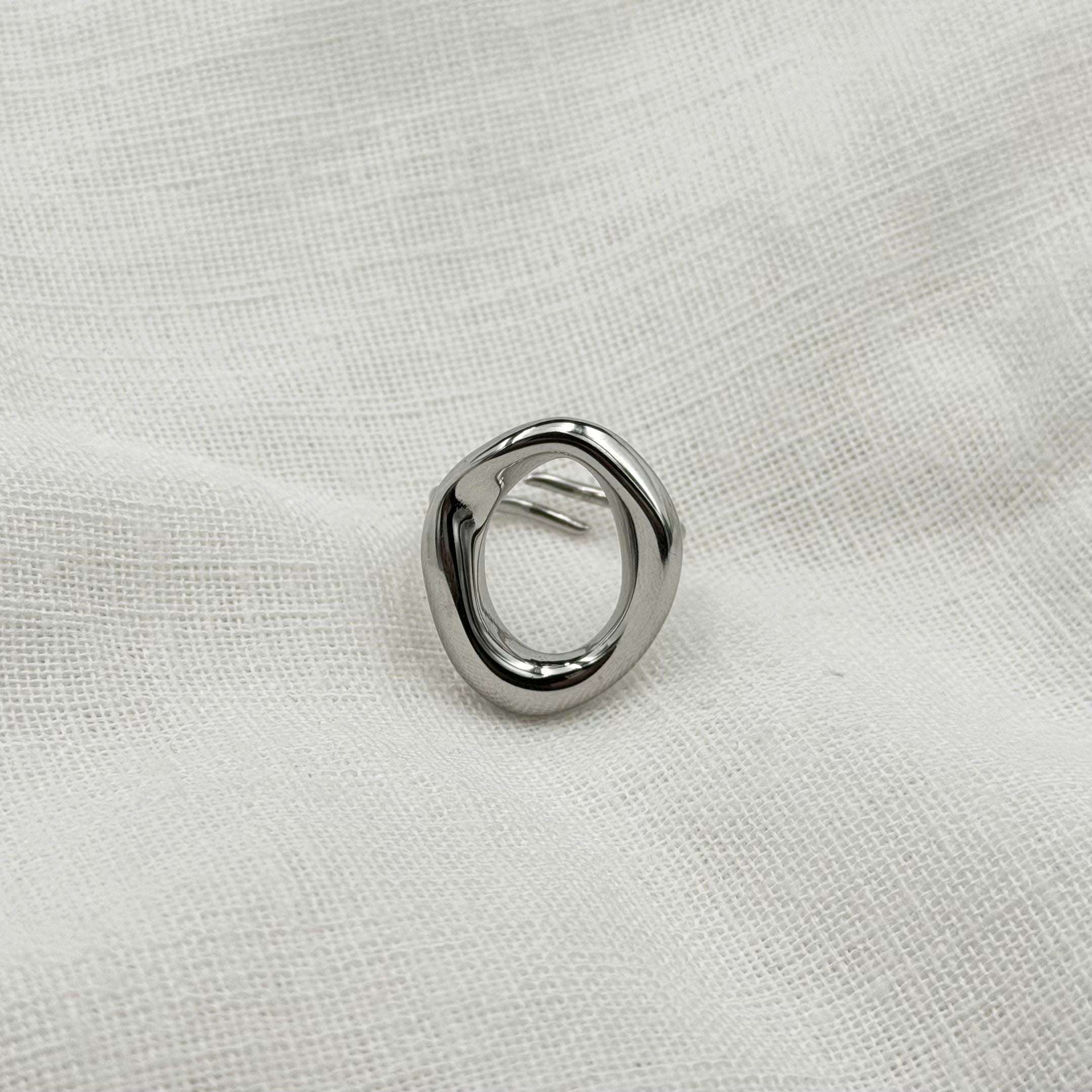 Strong Silver Oval