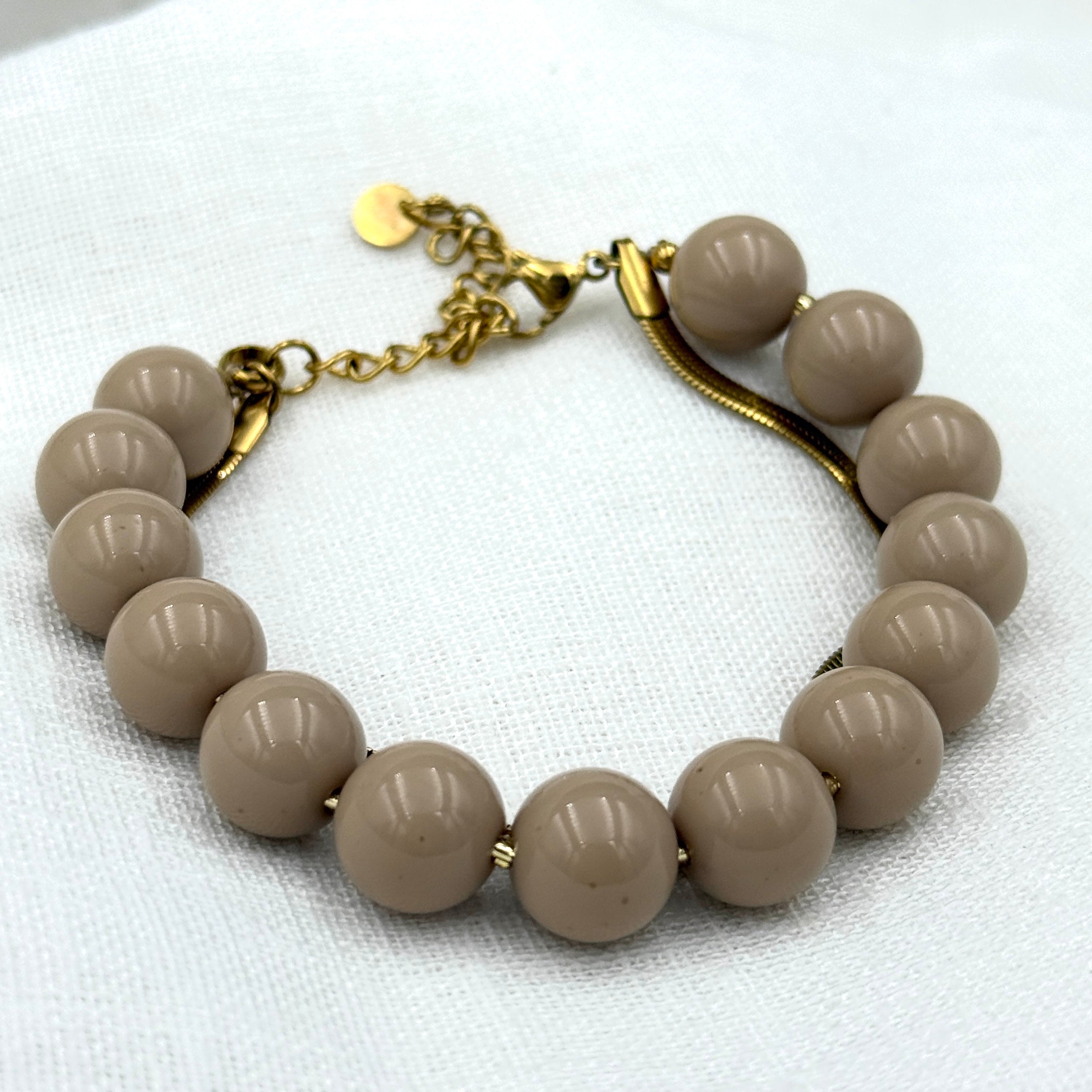 Short Beige Beads