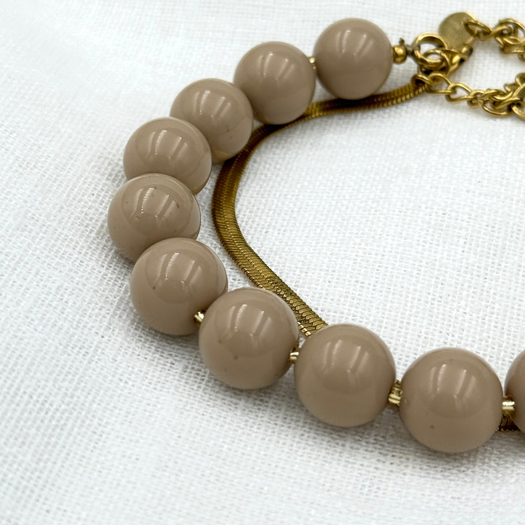 Short Beige Beads